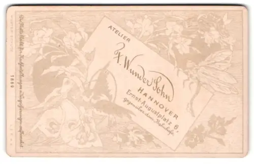 Fotografie F. Wunder Sohn, Hannover, Ernst-August-Platz 6, Libelle, Schmetterling und Vogel vor schönen Blumen