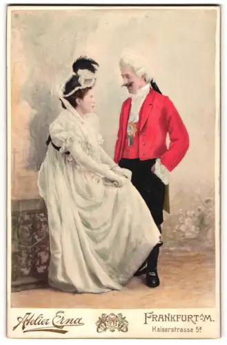 Fotografie Atelier Erna, Frankfurt am Main, Kaiserstrasse 5a, Paar in historischer Kleidung zum Fasching, handkoloriert