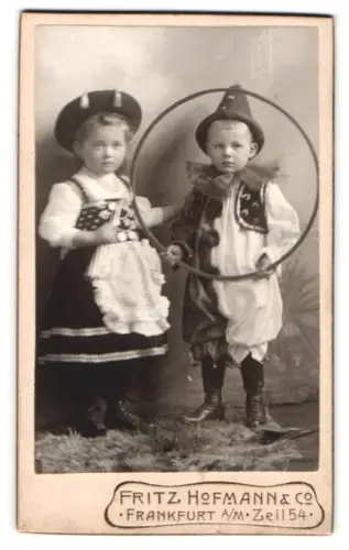 Fotografie Fritz Hofmann & Co., Frankfurt a. M., Zeil 54, Kinder in Kostümen zum Fasching