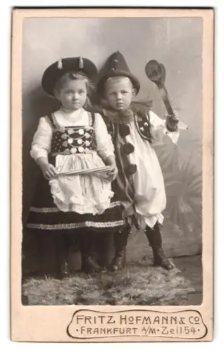 Fotografie Fritz Hofmann & Co., Frankfurt a. M., Zeil 54, Kinder in Kostümen zum Fasching im Atelier