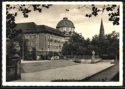 AK Posen, An der Paulikirche, Parkanlage mit Treppe, Kuppelgebäude, Kirchturm