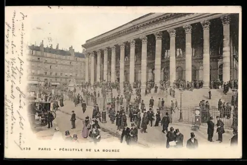 AK Paris, Péristyle de la Bourse avec foule animée sur la place