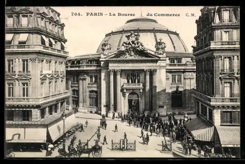 AK Paris, La Bourse du Commerce avec foule animée devant l`édifice