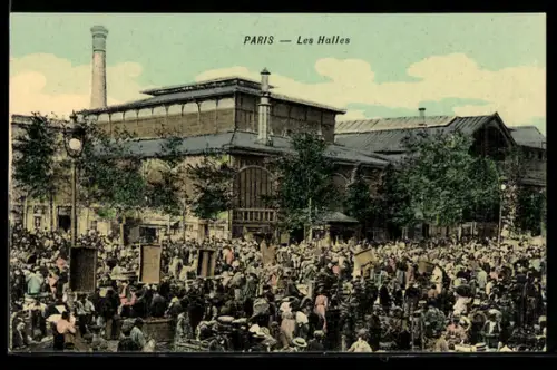 AK Paris, Les Halles animées avec une foule dense et bâtiments historiques en arrière-plan