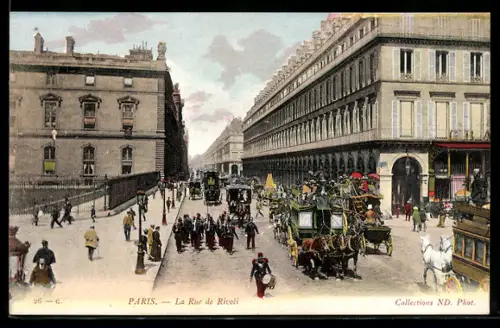 AK Paris, La Rue de Rivoli avec calèches et passants animés