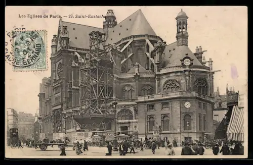 AK Paris, Église Saint-Eustache en rénovation avec passants et voitures sur la place animée