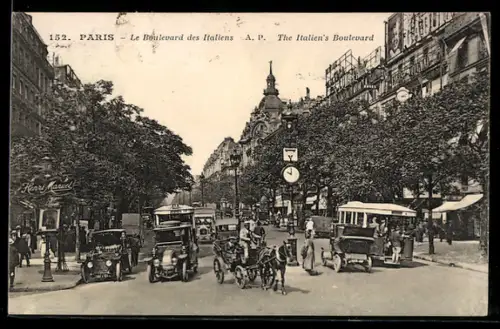 AK Paris, Le Boulevard des Italiens avec voitures et calèches