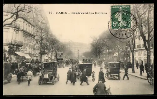 AK Paris, Boulevard des Italiens animé avec voitures et passants