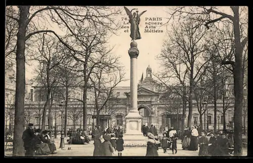 AK Paris, Le Square des Arts et Métiers avec statue et promeneurs