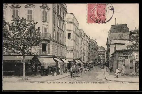AK Paris, Rue de Grenelle, Angle Avenue de la Bourdonnais, scène animée avec chariots et passants