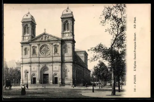 AK Paris, L`Église Saint-Francois-Xavier et l`avenue bordée d`arbres