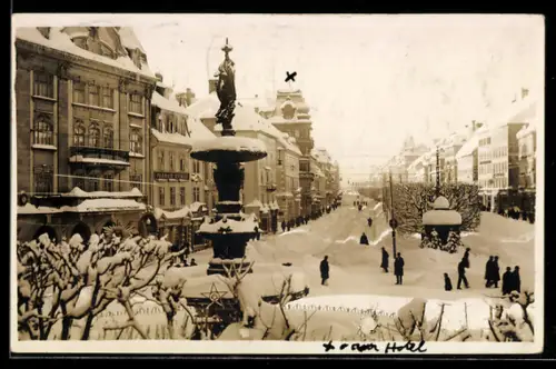 AK Chaux-de-Fonds, Strassenpartie mit Hotel im Winter