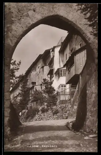 AK Gruyères, Blick durch ein altes Tor