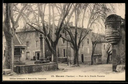 AK Mazan /Vaucluse, Place de la Grande Fontaine
