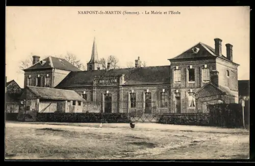 AK Nampont-St-Martin /Somme, La Mairie et l`Ecole
