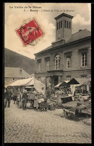 AK Revin, La Vallée de la Meuse, L`Hôtel de Ville et le Marché