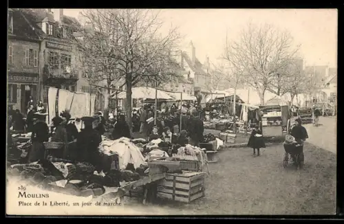 AK Moulins, Place de la Liberté, Un jour du marché