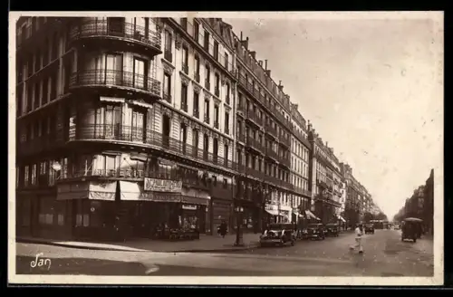 AK Paris, Boulevard Voltaire et angle rue Rampon avec voitures et piétons