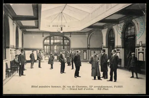 AK Paris, Grand hall d`entrée de l`Hôtel populaire hommes, rue de Charonne