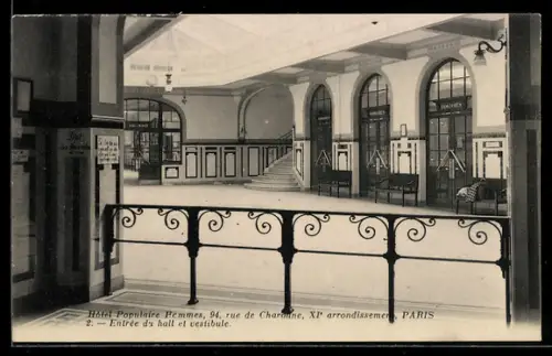 AK Paris, Hôtel Populaire Femmes, Entrée du hall et vestibule