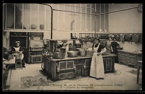 AK Paris, Cuisine du restaurant à l`Hôtel Populaire Hommes, rue de Charonne, XIe arrondissement