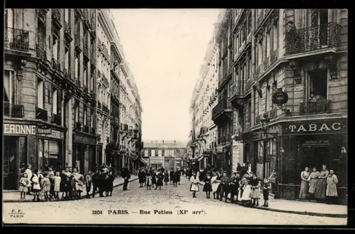 AK Paris, Rue Pétion animée avec passants et commerces