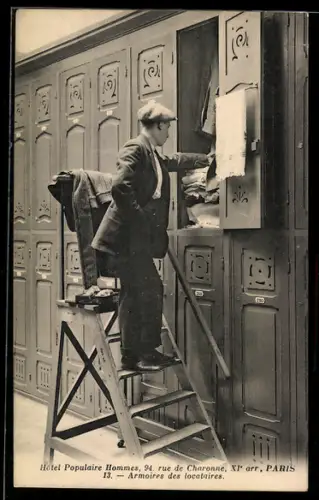 AK Paris, Armoires des locataires à l`Hôtel Populaire Hommes, rue de Charonne