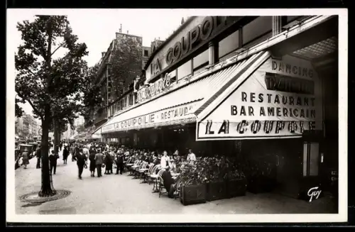 AK Paris, Restaurant de la Coupole avec terrasse animée et passants sur le trottoir