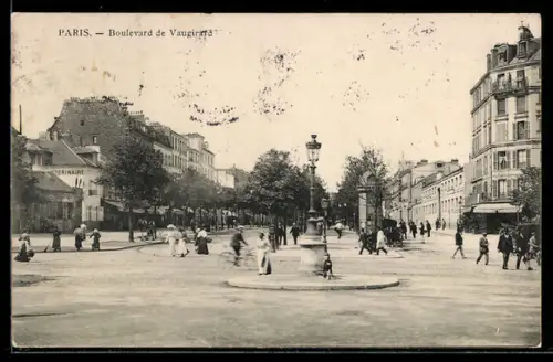 AK Paris, Boulevard de Vaugirard avec passants et bâtiments adjacents