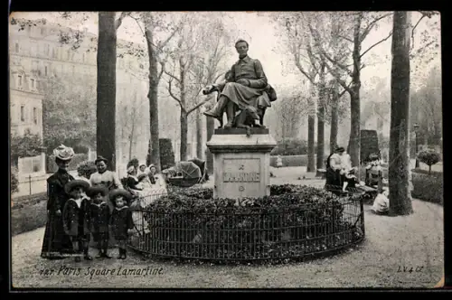 AK Paris, Square Lamartine avec statue et visiteurs élégants
