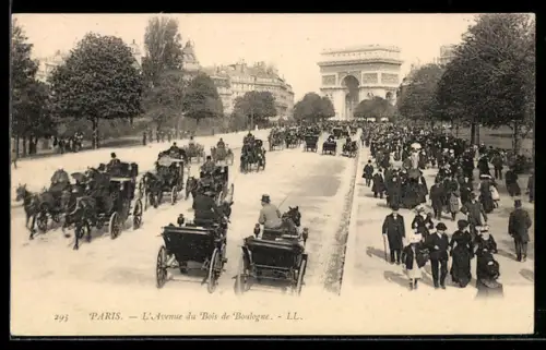 AK Paris, L`Avenue du Bois de Boulogne avec vue sur l`Arc de Triomphe et voitures à cheval