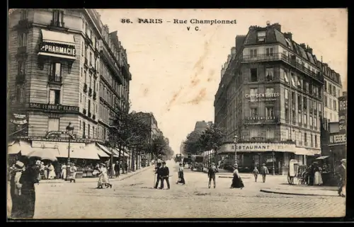 AK Paris, Rue Championnet avec passants et bâtiments historiques