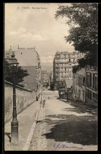 AK Paris, Rue des Saules avec vue sur les immeubles et lampadaire à gauche