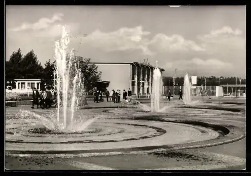 AK Erfurt, Internationale Gartenbau-Ausstellung, Wasserspiele mit Empfangshalle