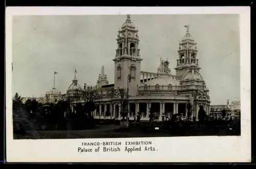 AK London, Franco-British Exhibition, Palace of British Applied Arts, Ausstellung