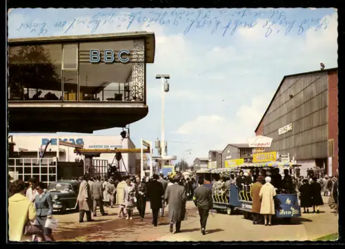 AK Hannover Messe 1967, Menschenmengen und der Messe Blitz Personentransport
