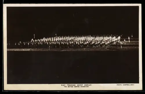 AK The British Empire Exhibition, R.A.F. Training Depot Display