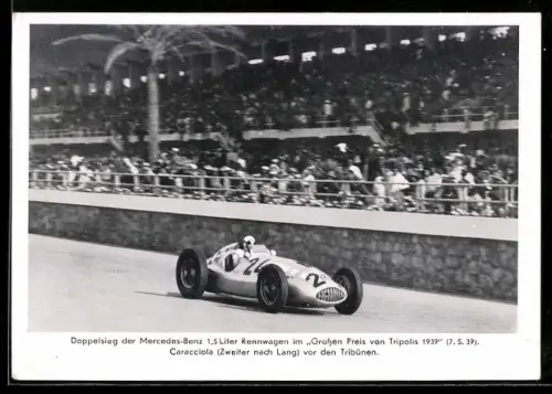 AK Tripolis, Autorennen Grosser Preis 1939, Doppelsieg der Mercedes-Benz 1,5 Liter Rennwagen, Caracciola vor den Tribünen