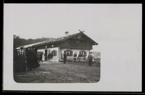 Foto-AK München, XV. Bundesschiessen des Schützenvereins im Jahr 1906, Hütte mit Teilnehmern und Besuchern, Schützenfest