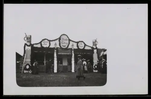 Foto-AK München, XV. Bundesschiessen des Schützenvereins im Jahr 1906, Stand auf dem Schützenfest