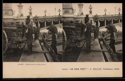 AK Paris, Pont Alexandra III., Charbonniers débarquant