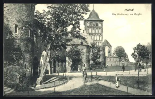 AK Lübeck, Alte Stadtmauer am Burgtor