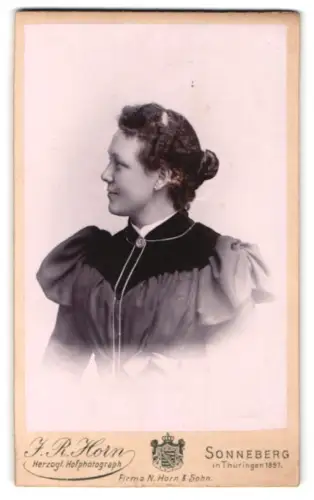 Fotografie J. R. Horn, Sonneberg in Thüringen, Seitenprofil einer Frau