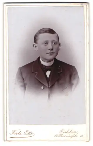 Fotografie Fritz Ette, Eisleben, Bahnhofstrasse 18, Portrait eines jungen Mannes