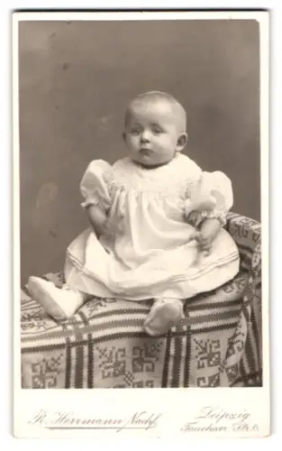 Fotografie R. Herrmann, Leipzig, Tauchaer Str. 6, Porträt eines kleinen Kindes