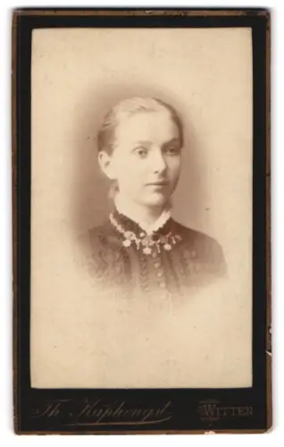Fotografie Th. Kaphengst, Witten a. d. Ruhr, Bahnhofstrasse, Porträt einer jungen Dame