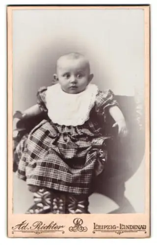 Fotografie Adolph Richter, Leipzig-Lindenau, Merseburger Strasse 61, Porträt eines Kleinkindes
