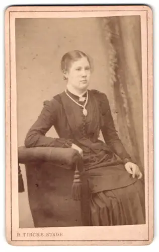 Fotografie R. Tibcke, Stade, Wallstrasse 338, Porträt einer Dame