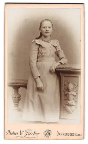 Fotografie W. Fischer, Dannenberg a. d. Elbe, Porträt eines jungen Mädchens