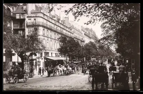 AK Paris, Boulevard Poissonnière animé avec calèches et passants